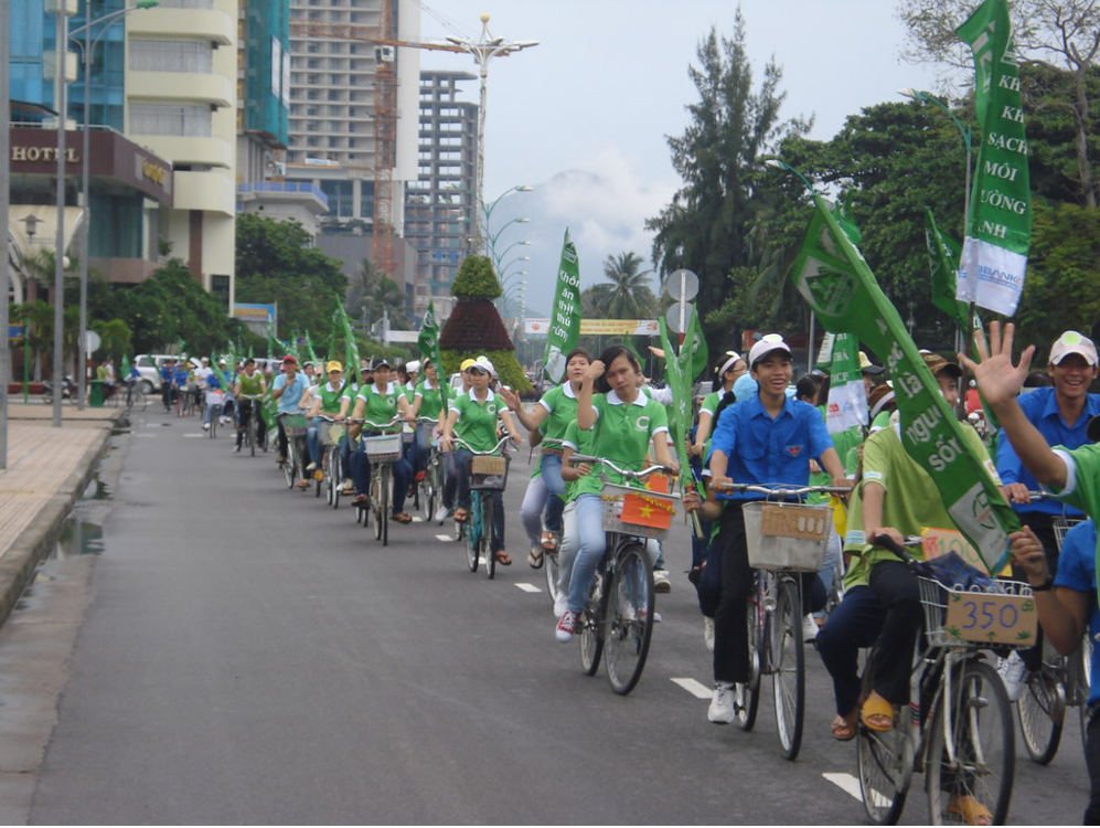 Bike parade program to combat climate change, Nha Trang City. Photo by 350.org, licensed under CC BY-NC-SA 2.0.